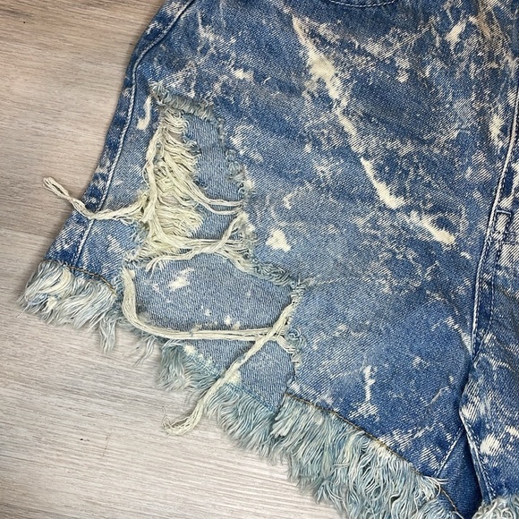 NWT Fashion Nova Nothing Compares Non Stretch Denim Shorts - Acid Wash Blue Sz 5 - Picture 5 of 8